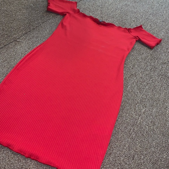 Sexy off shoulder red dress - Picture 2 of 3